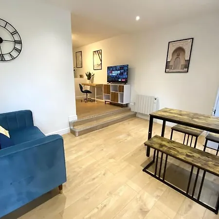 Redhill Town Centre Garden Flat Apartment Exterior photo