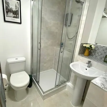 Redhill Town Centre Garden Flat Apartment Exterior photo