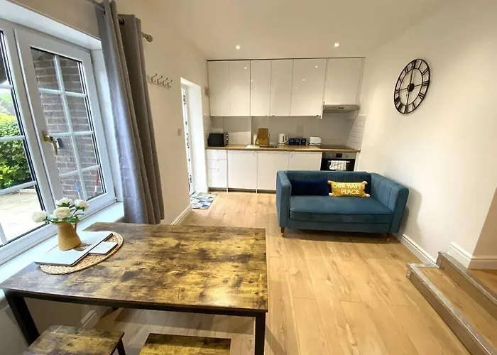 Redhill Town Centre Garden Flat