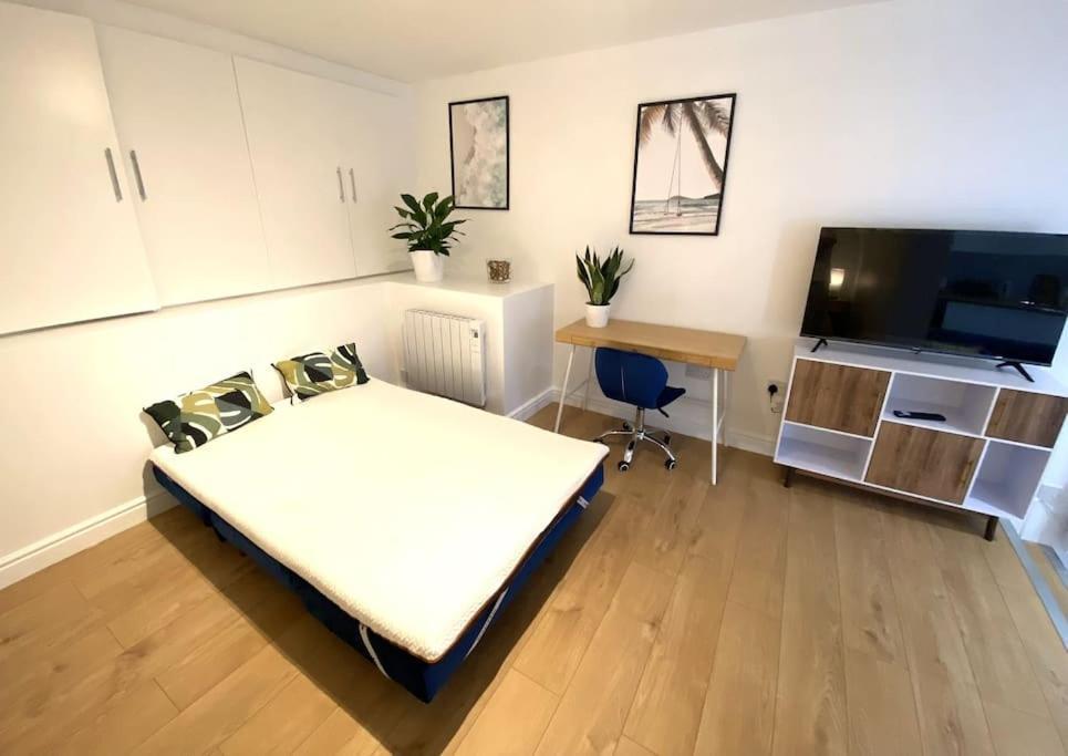 Redhill Town Centre Garden Flat Apartment Redhill (Surrey)